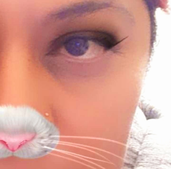 Meet your Posher, Faby Makeup  & Jewelry - Picture 12 of 16